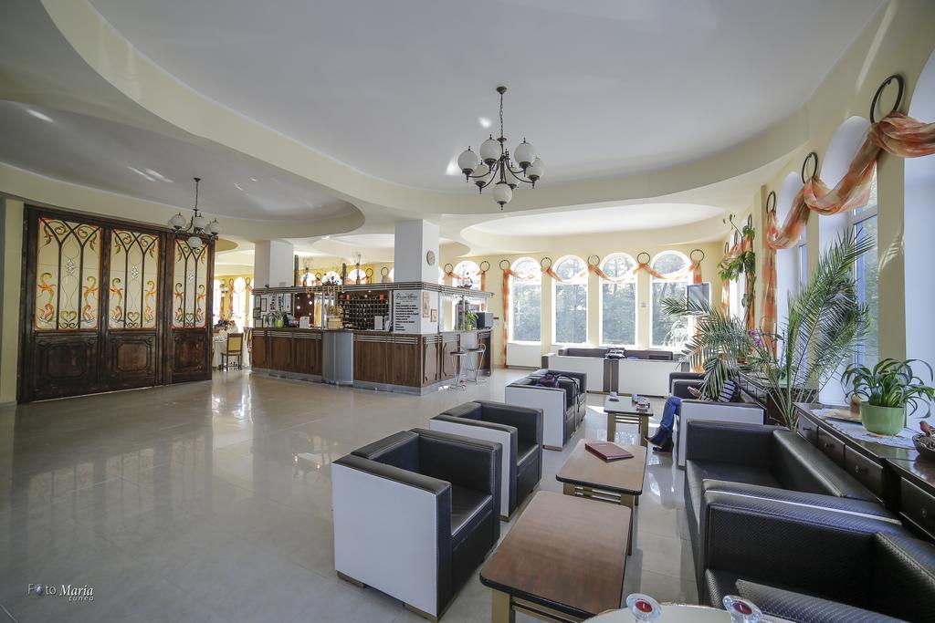 Hotel Golden Spirit Бэиле-Еркулане Экстерьер фото
