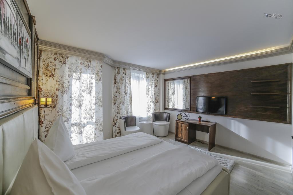 Hotel Golden Spirit Бэиле-Еркулане Номер фото