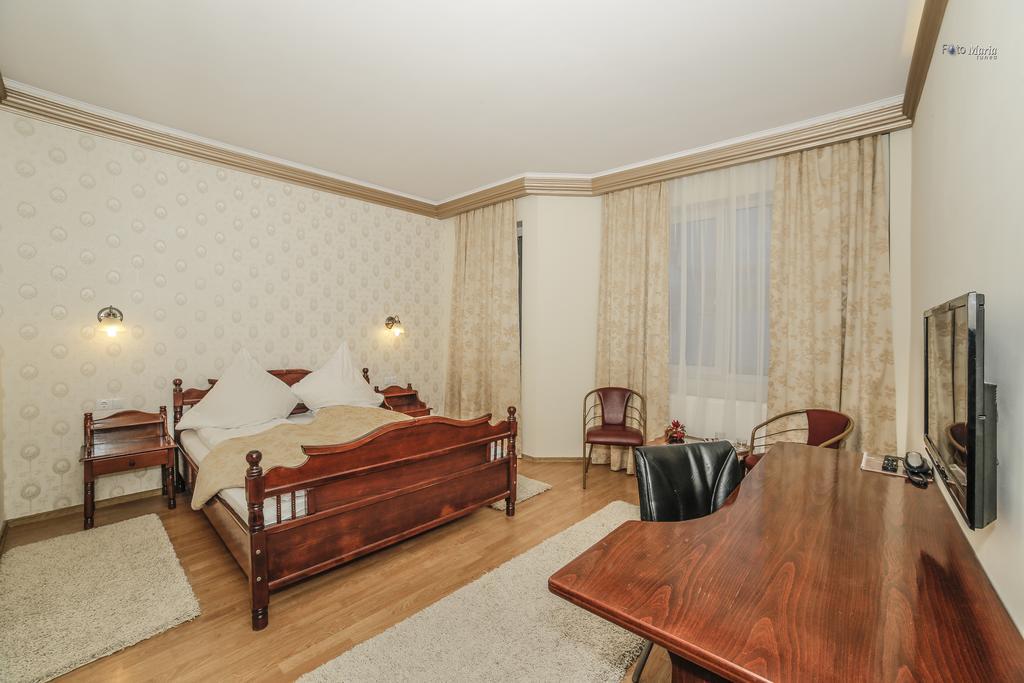 Hotel Golden Spirit Бэиле-Еркулане Номер фото