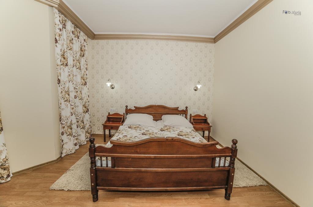 Hotel Golden Spirit Бэиле-Еркулане Номер фото