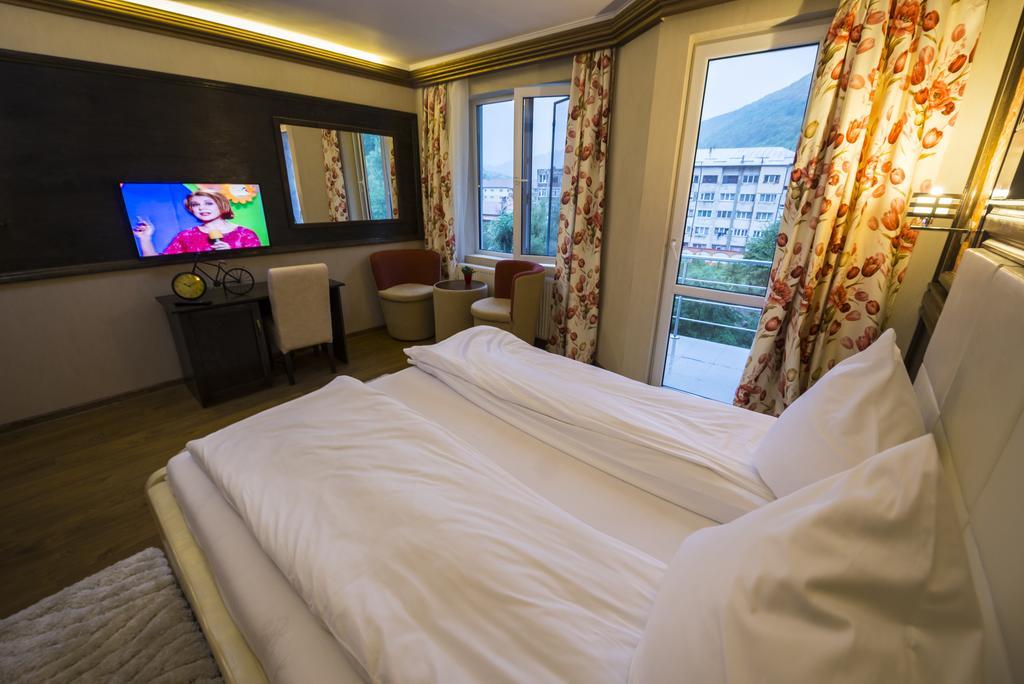 Hotel Golden Spirit Бэиле-Еркулане Номер фото
